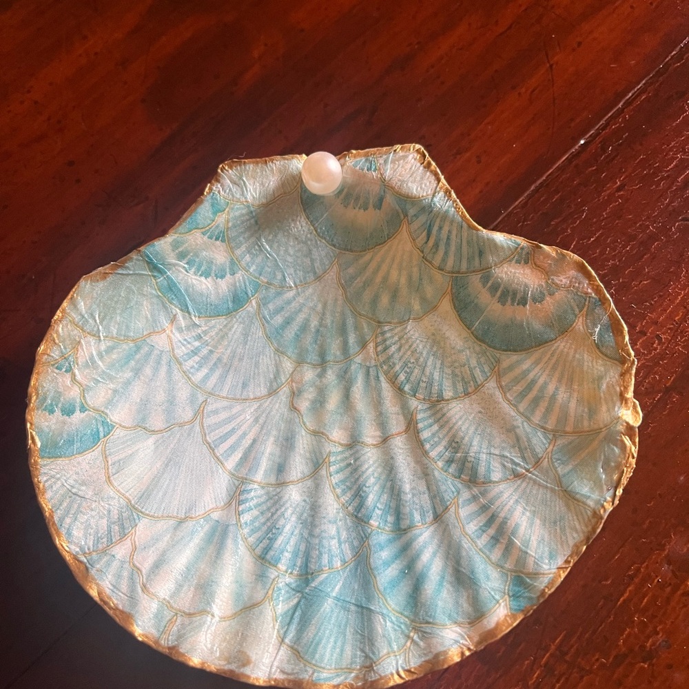 Large Elegant Blue or pink and Gold Shell Dish
Large 5 1/2 Inch